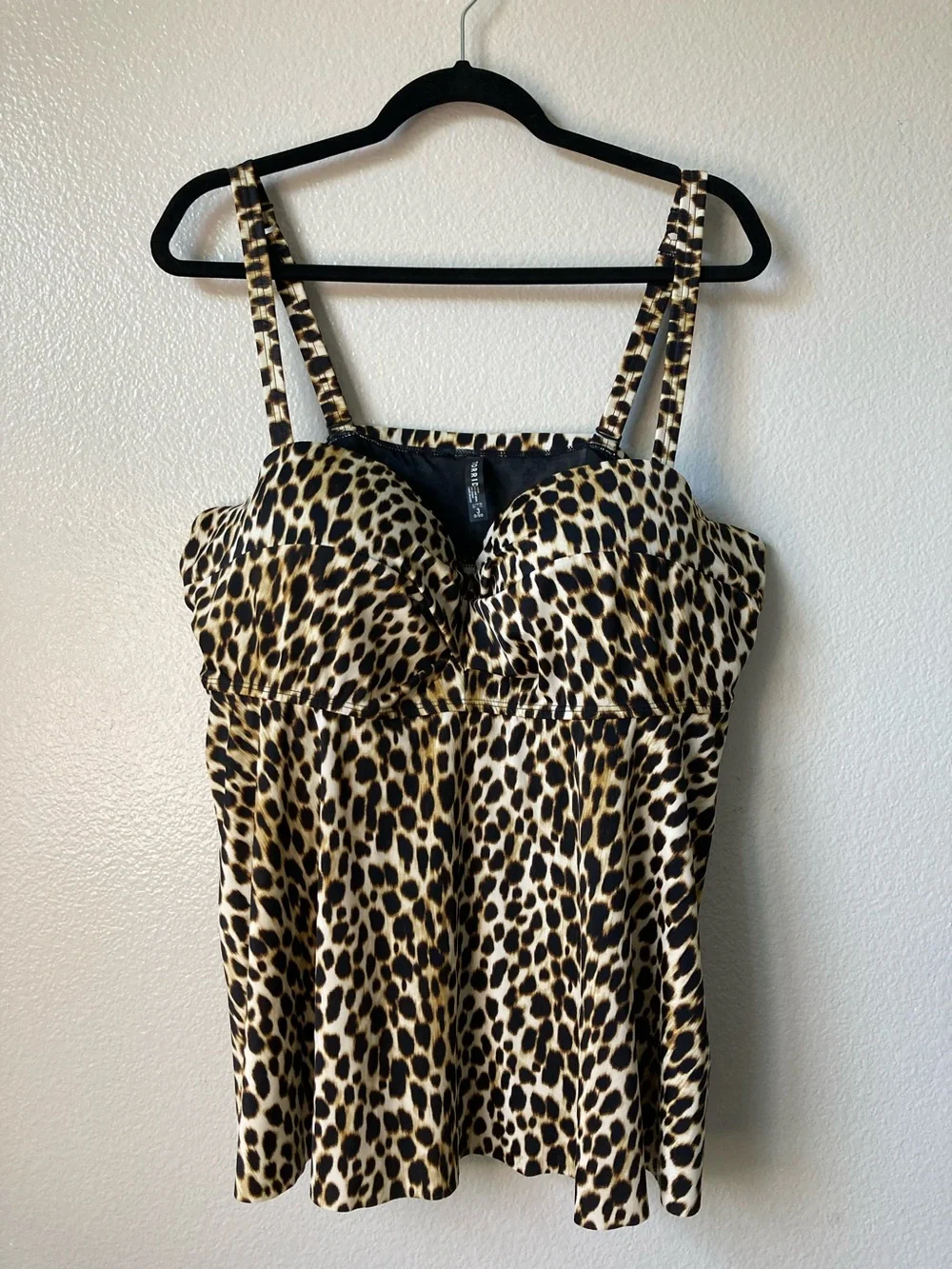 Torrid Leopard Cheetah Print Underwire Twist-Front Tankini Swim TOP sz 3 D/DD
